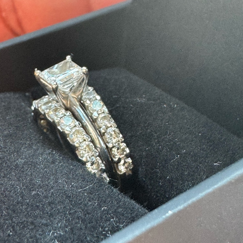 Elegant Silver Women's Ring with Clear Stones